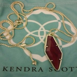 Kendra Scott necklace
